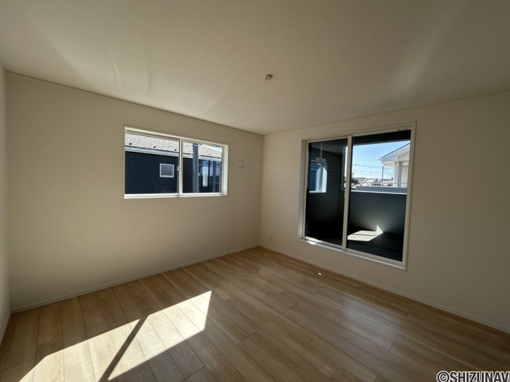 2階 洋室(9帖)の写真です。