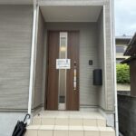【１号棟】玄関外　ポストとTVインターホンがあります