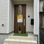 【２号棟】　玄関外