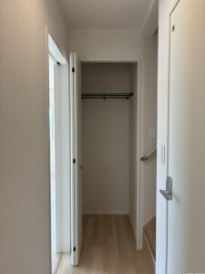 1階廊下突き当りの収納です。