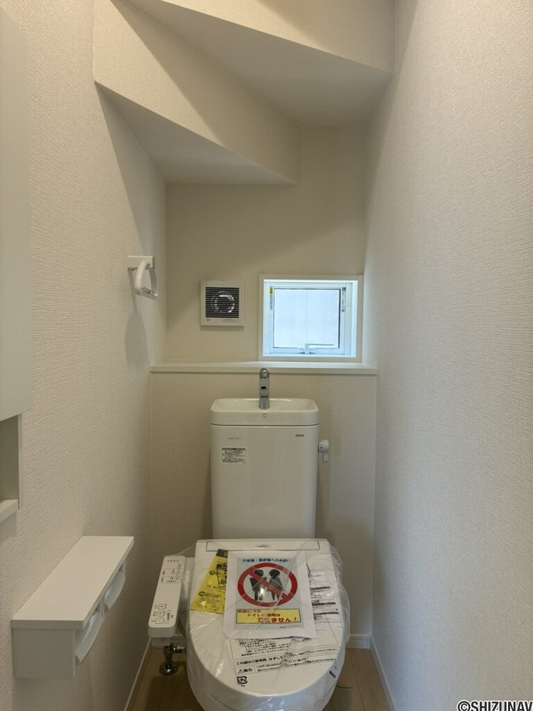 １階のトイレです。左手前に、