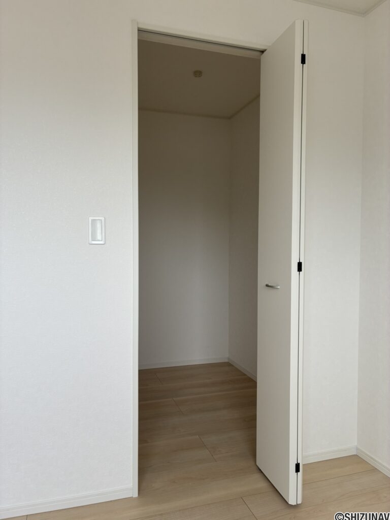 北東側洋室には、約1.5帖の広々としたウォークインクローゼットがあります。