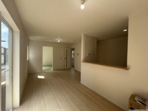 リビングの写真です。キッチンを含めて15.0帖となっています。