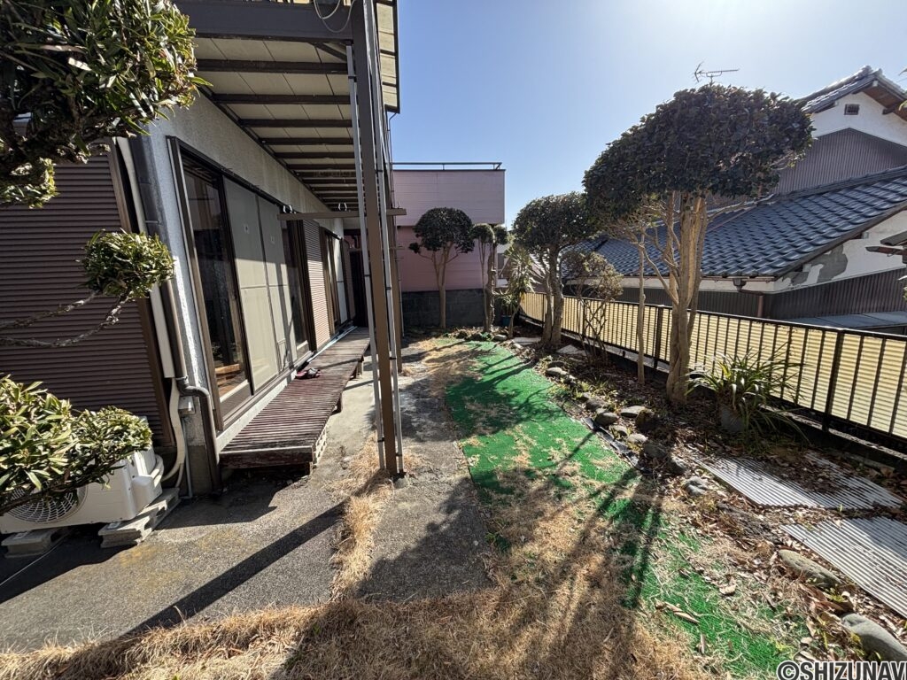 大淵戸建て　庭