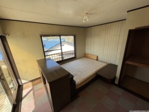 大淵戸建て　2F　洋室