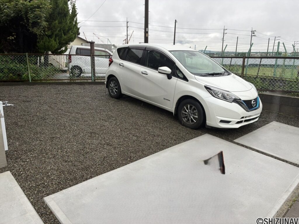 【１号棟】広々とした駐車場