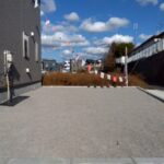 4号棟 物件裏駐車スペースの写真です。