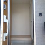 4号棟 玄関の写真です。