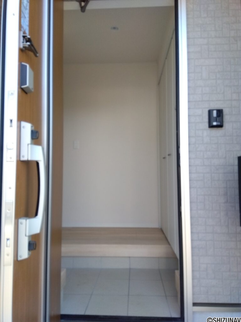 4号棟 玄関の写真です。