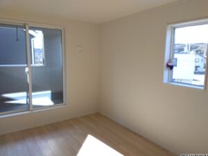 4号棟 2階洋室(6.7帖)の写真です。