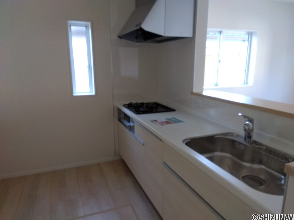 5号棟 1階キッチンの写真です。