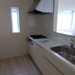 5号棟 1階キッチンの写真です。