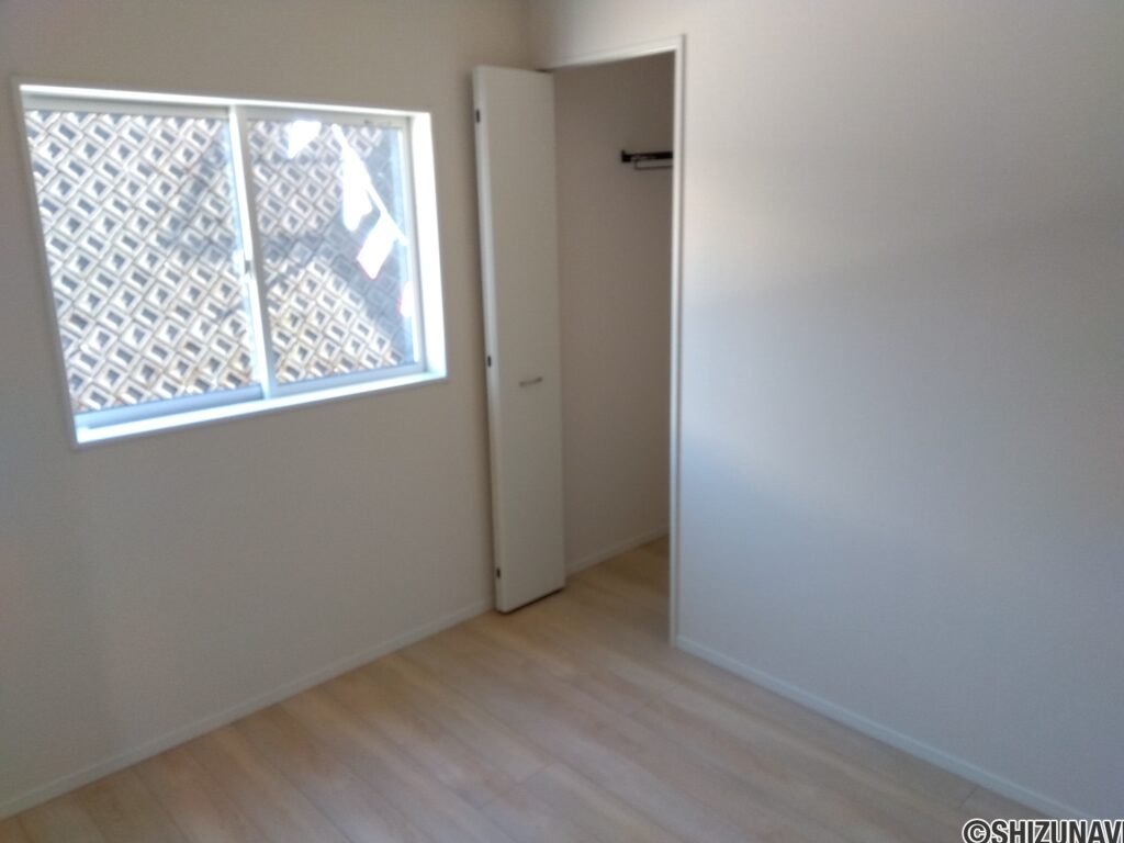 5号棟 2階洋室(北東側6帖)の写真です。