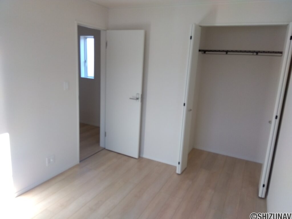 5号棟 洋室(南西側6帖)の写真です。