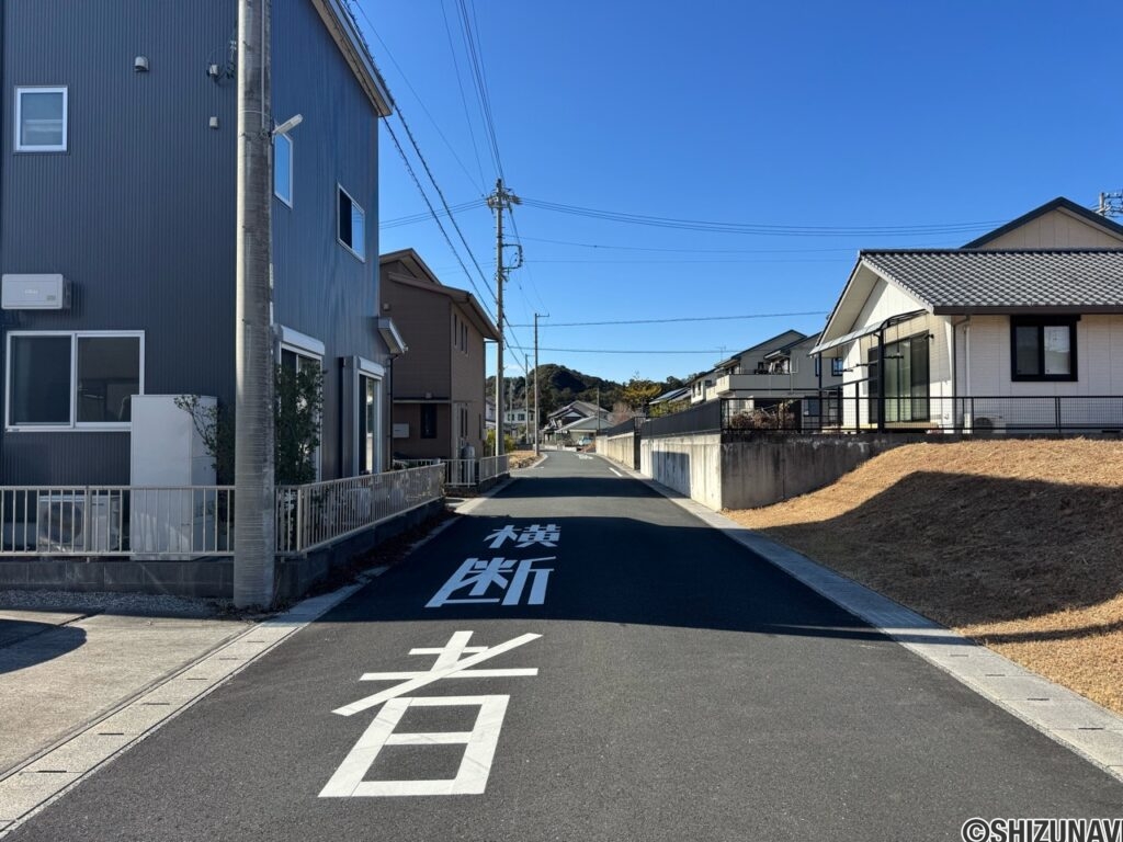 前面道路　別角度です。