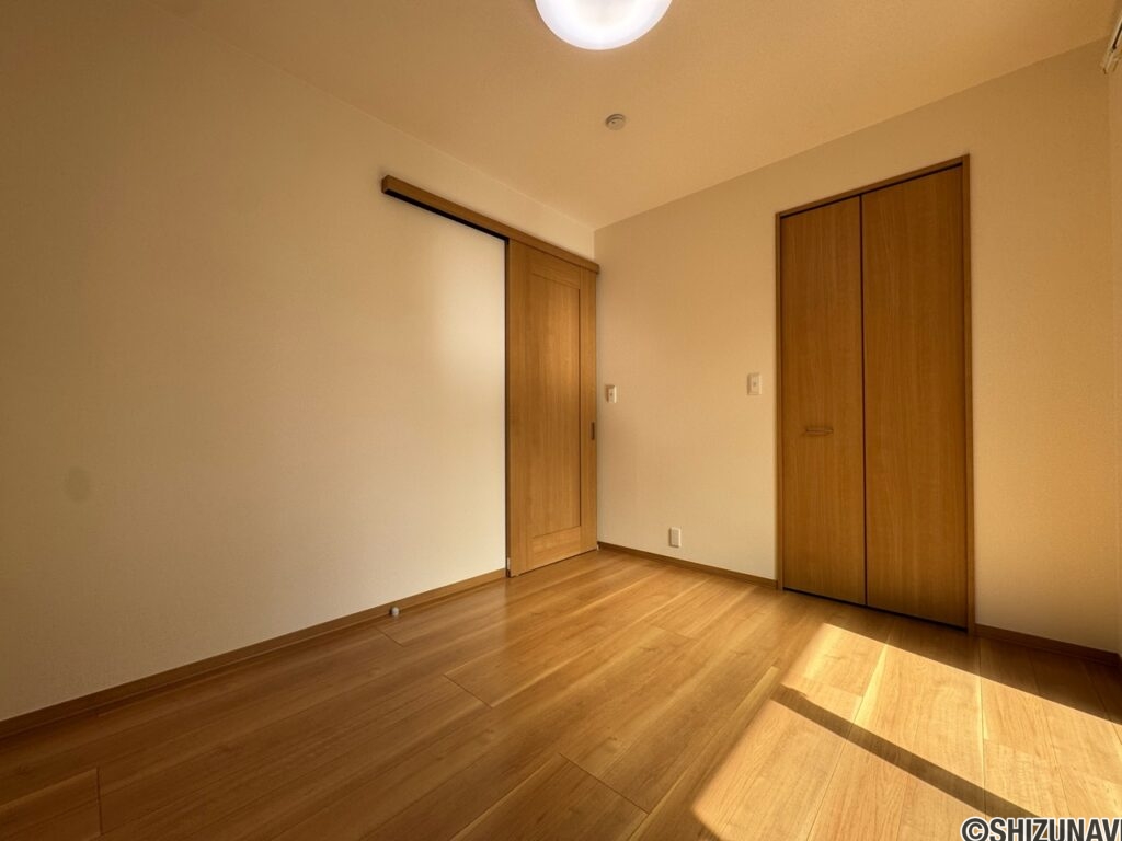 1階洋室　別角度です。