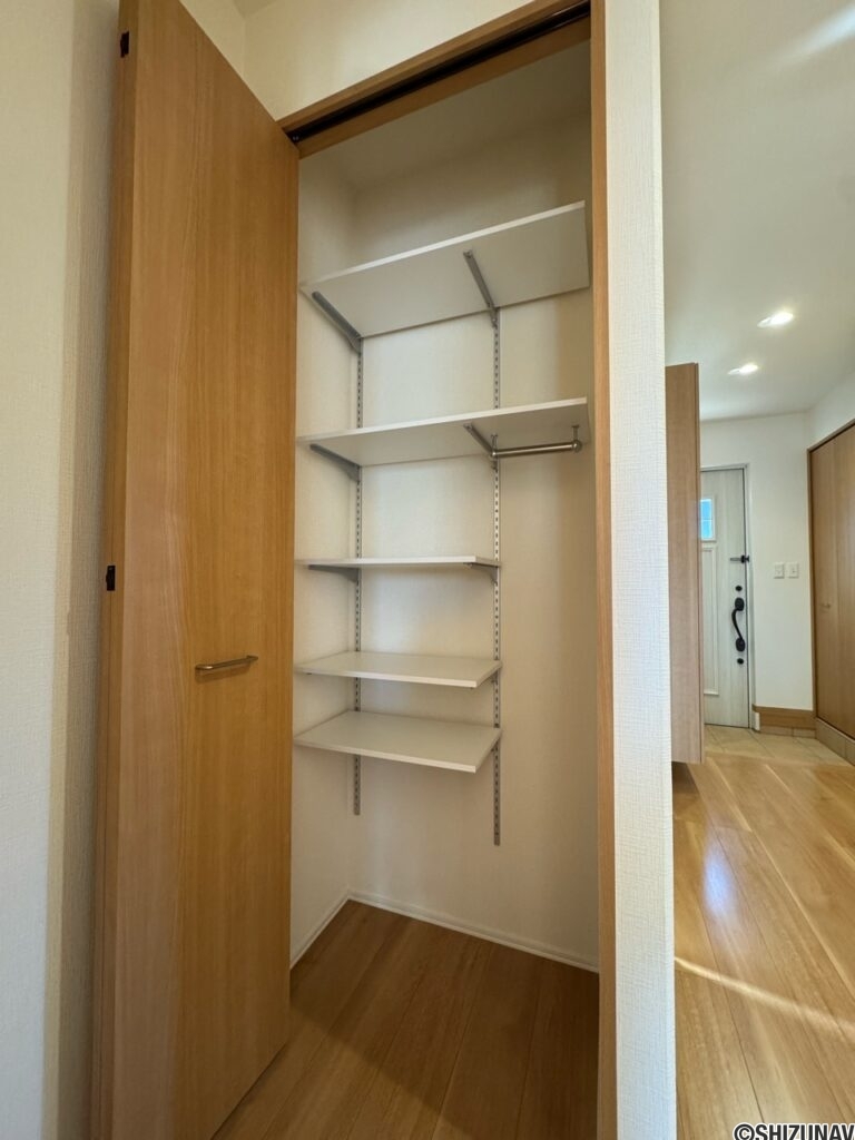 1階ホール内収納