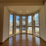 ダイニングには特徴的なボウ ウィンドウがございます。