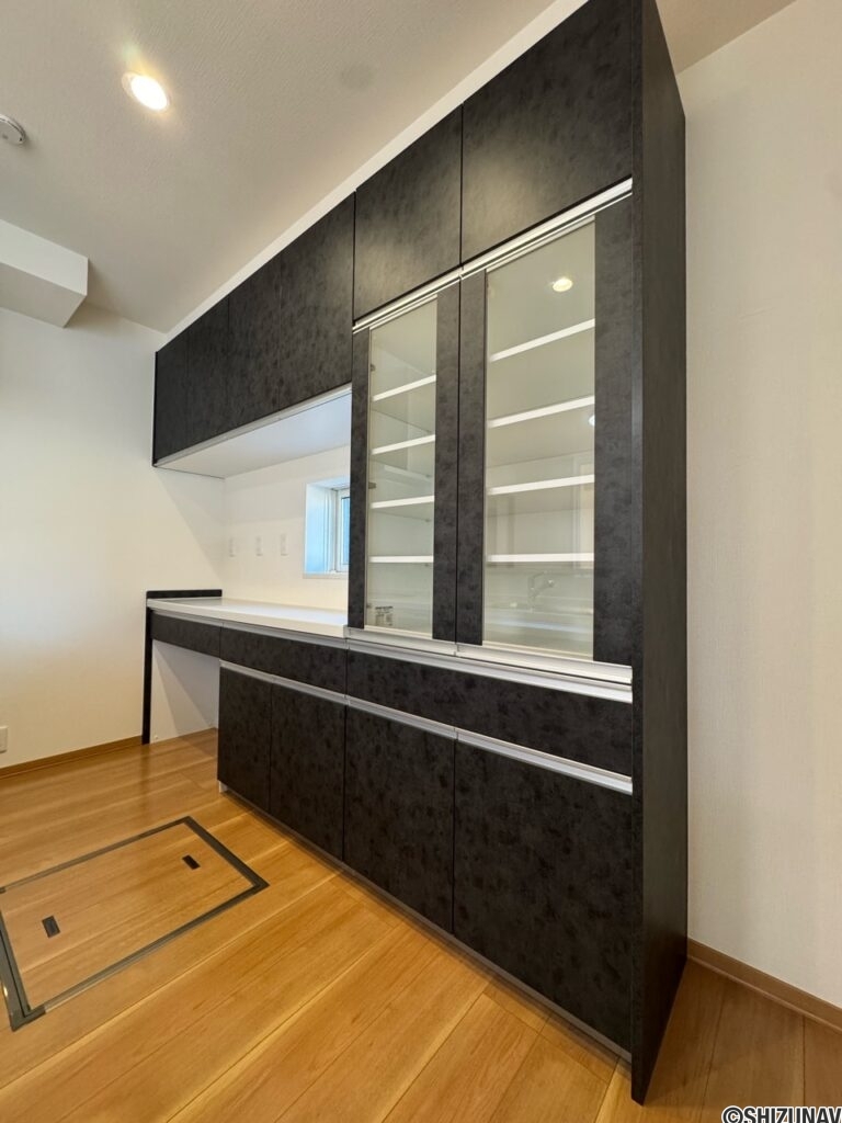 キッチン　収納スペースが豊富にございます。