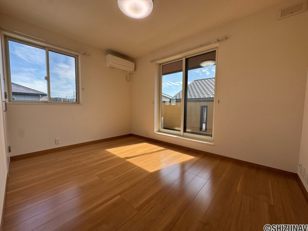 2階南東側洋室