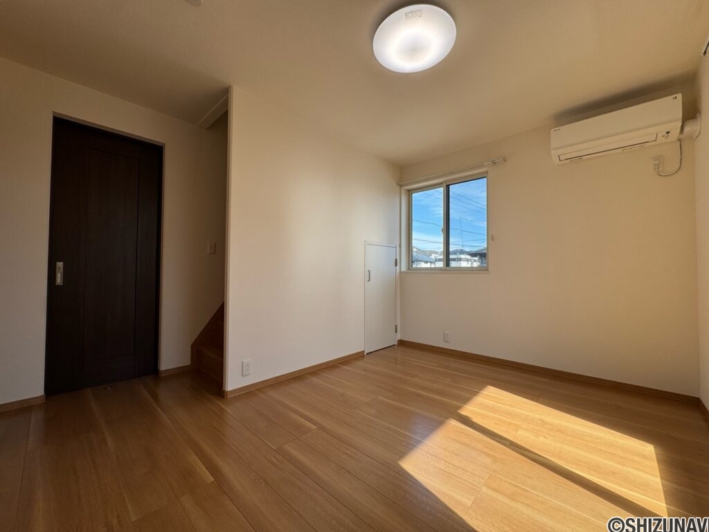 2階南東側洋室　別角度です。