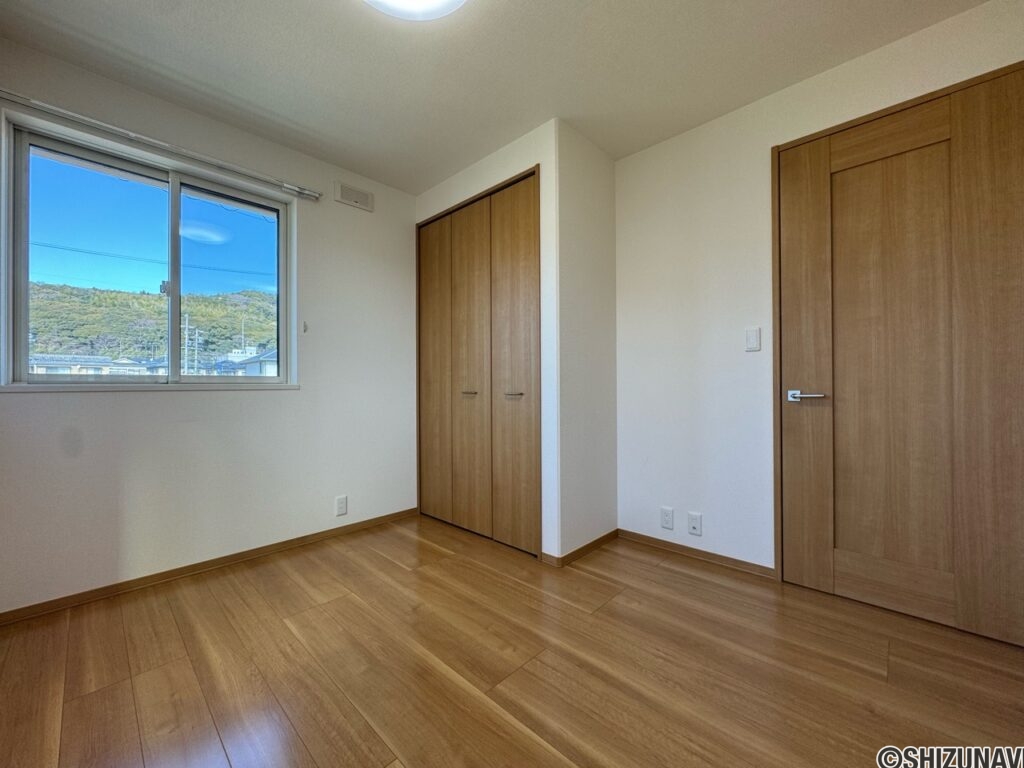 2階北西側洋室　別角度です。