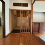 玄関を入って右手側の写真です。小上がり和室がございます。