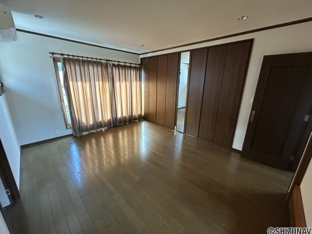 2階 南西側洋室の写真です。