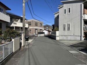 敷地と道路の段差も無く、車の駐車もストレスを感じません。