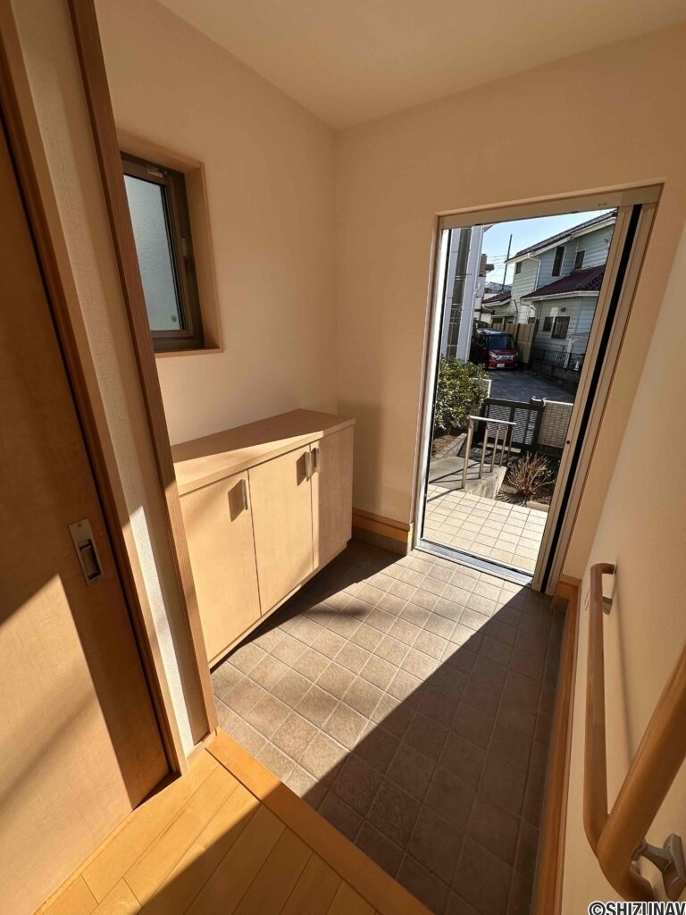 玄関もゆったりとした広さ。