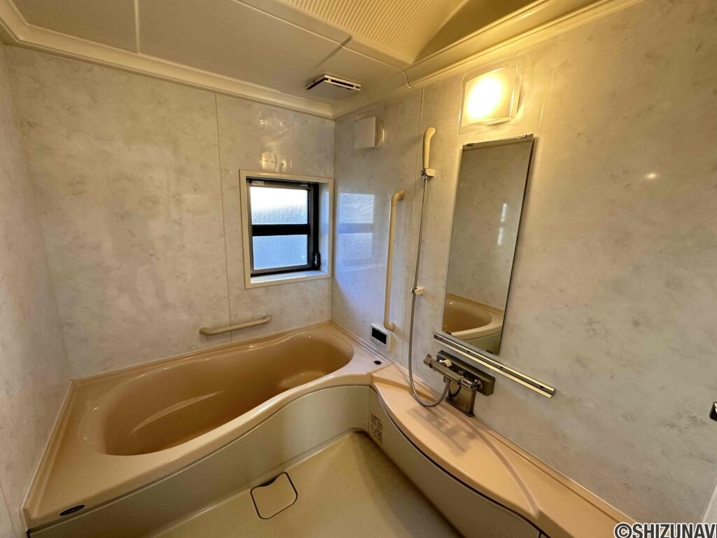 ゆったりとしたバスルーム。