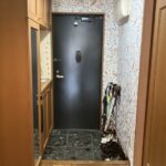 玄関の写真です。アクセントクロスはウィリアムモリス氏デザインを使用★