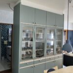 YAMAHA製食器棚を使用しております☆おしゃれで収納能力抜群です！