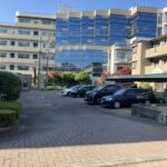 屋外駐車場は広々としております。