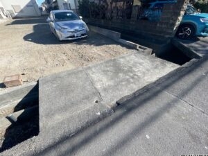 敷地入り口部分です