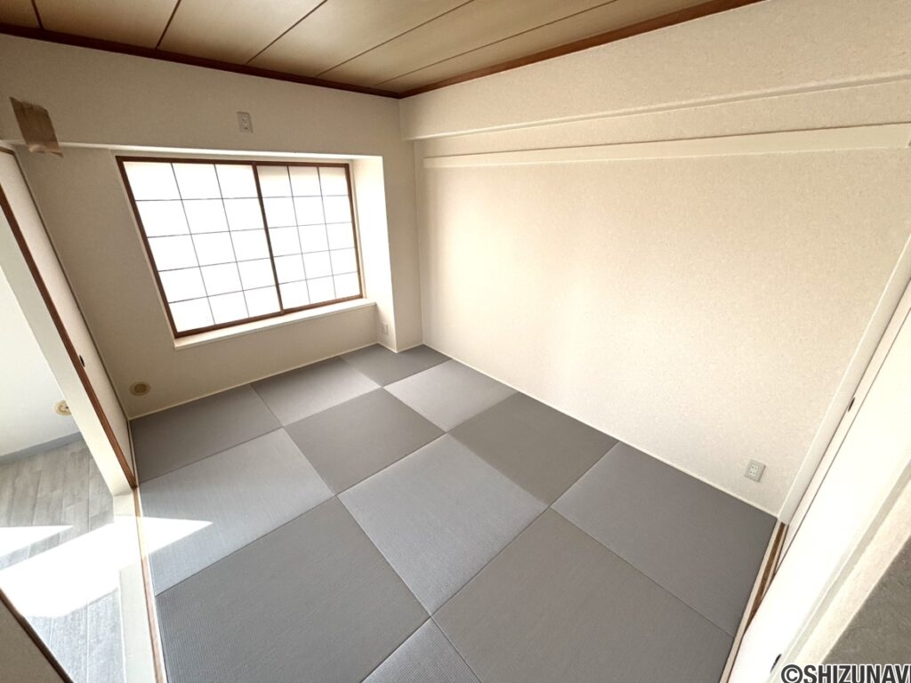 リビング横の和室のお写真です。