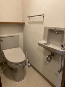 マンションでは珍しいシンク付きのトイレです♪