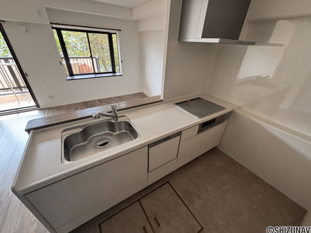 キッチンのお写真です。カウンターキッチンのため開放感があります。