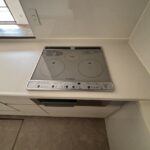 IHの3口コンロです。お子さんがいらっしゃるご家族には安心です。
