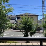 前面道路も広い為遮る建物も無く日当たり良好となっております！
