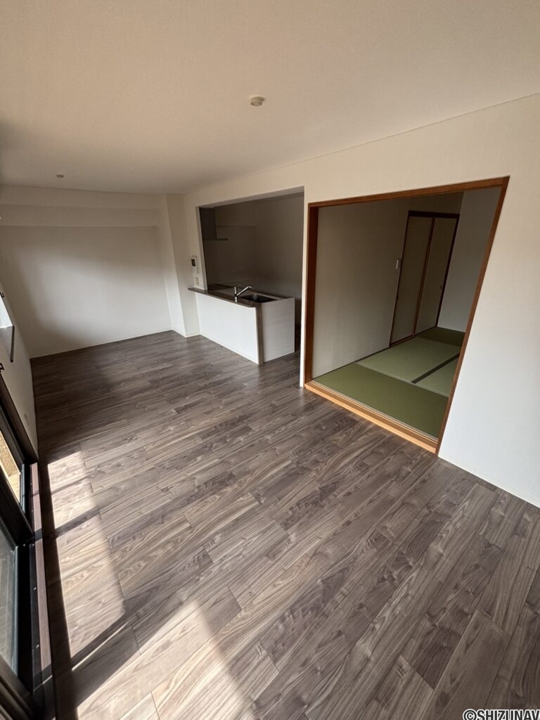 リビングのお写真です。11.4帖の広さです。