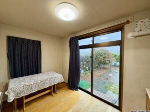 キッチン正面のダイニングです。