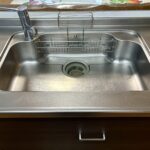 キッチンシンクは清潔に保たれています。