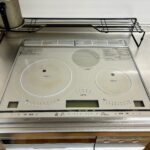 コンロはIHクッキングヒーターで、お子様がいる家庭でも安心です。