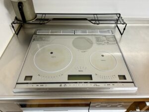 コンロはIHクッキングヒーターで、お子様がいる家庭でも安心です。