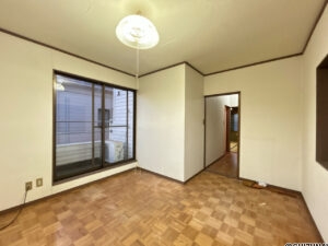 【リフォーム前　1/25撮影】リビング　隣のキッチンと繋げてLDKに変更する予定です。