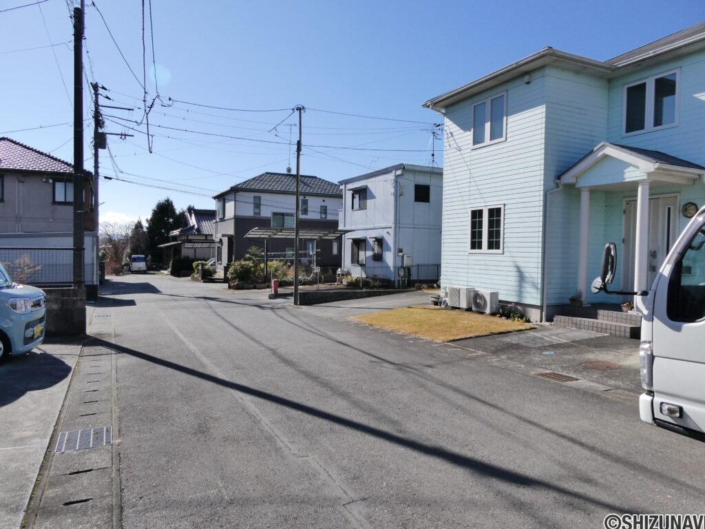 前面道路（物件から南側）