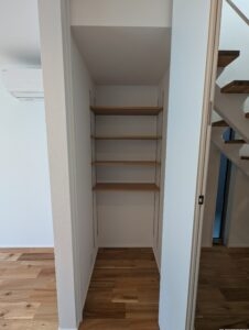 リビングは収納付き