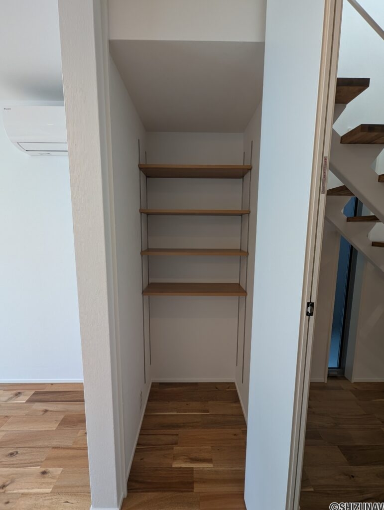 リビングは収納付き