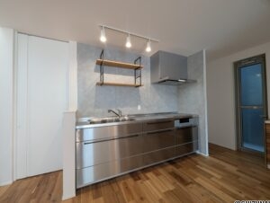 スタイリッシュなシステムキッチン